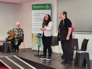 Marwan Abado, Viola Raheb und Ulrike Bechmann Ein Mann mit Saiteninstrument und zwei Frauen auf einer Bühne