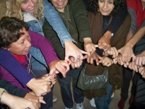 [Translate to English:] Vom Weltgebetstag gefördertes Projekt in Argentinien: Frauen halten zusammen, © MEDH
