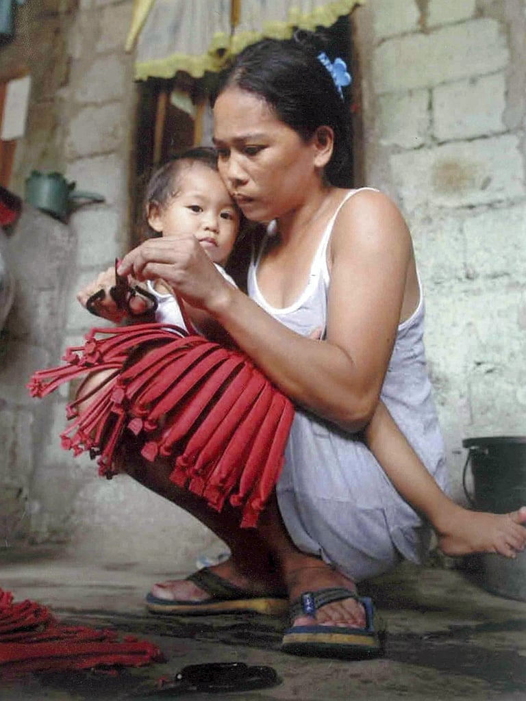 Eine Mutter arbeitet von zuhause aus, © Urban Missionaries